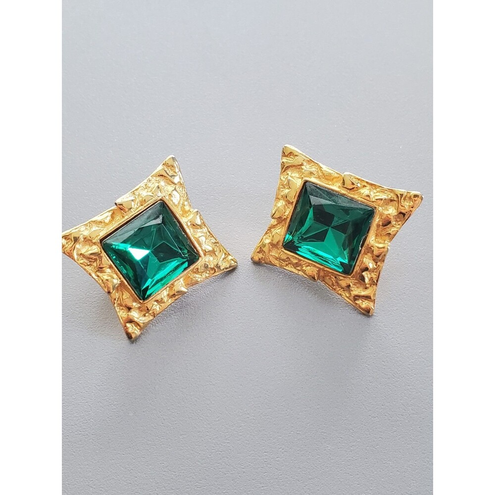 Dauplaise Vintage Gold Tone Green Faceted Gemstone Post Earrings 1" Square
